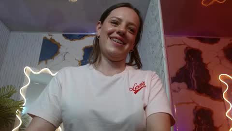 Snapshot of violethh_tay chatting on 02.26.26 violethh_tay online show from 02.26.26