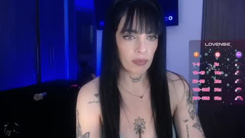 violett  Independent model online show from 07.06.26