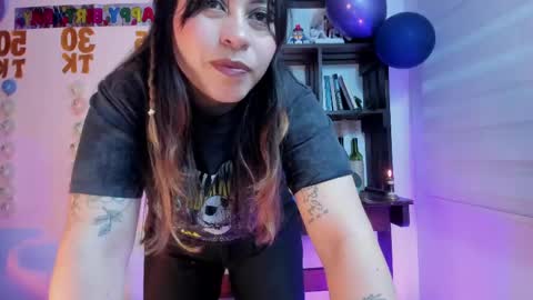 Snapshot of violett_red chatting on 05.21.26 Violeta online show from 05.21.26