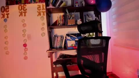 Snapshot of violett_red chatting on 05.27.26 Violeta online show from 05.27.26