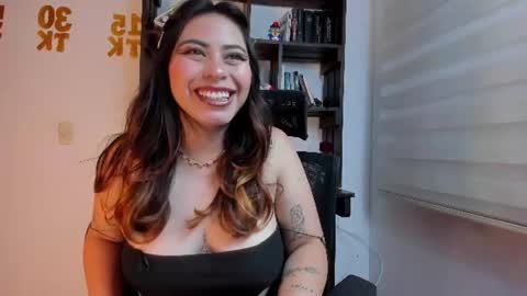 Snapshot of violett_red chatting on 06.15.26 Violeta online show from 06.15.26