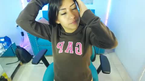 Snapshot of violetta_m_ chatting on 02.04.25 Violeta online show from 02.04.25