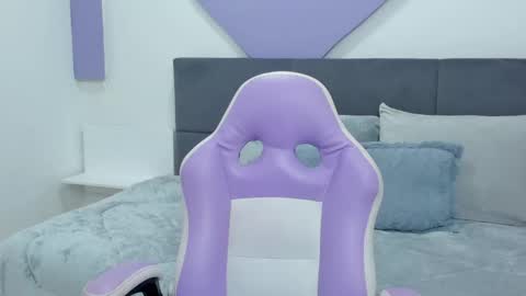 Snapshot of violetta_skinny chatting on 09.15.25 violetta online show from 09.15.25