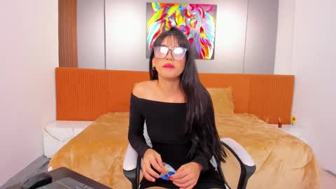 Snapshot of violetta_skinny chatting on 10.11.25 violetta online show from 10.11.25