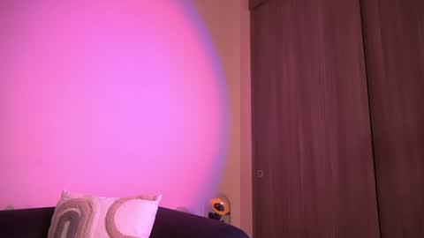 violetta independent model online show from 04.24.26