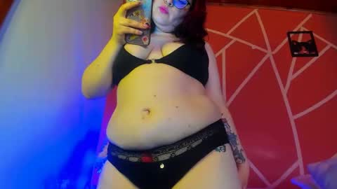 Snapshot of violettasexycam chatting on 02.26.25 violetafetish online show from 02.26.25