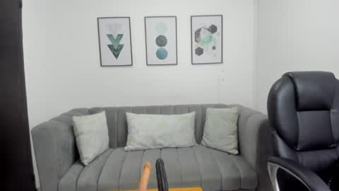 Snapshot of violettasweet_ chatting on 10.18.25 Violetta online show from 10.18.25