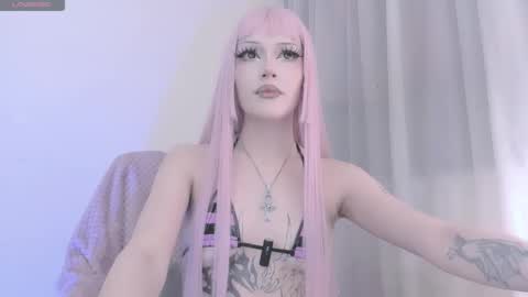 Snapshot of violettbones chatting on 03.27.26 Violett online show from 03.27.26