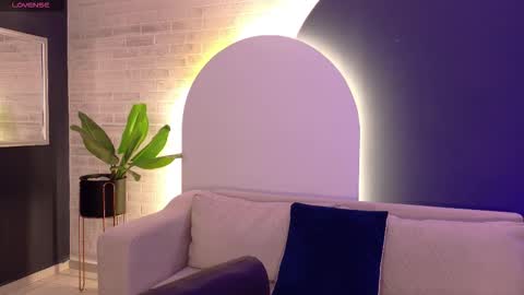 Violett Castel online show from 03.07.26