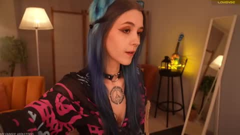 Snapshot of violettessa chatting on 10.23.25 violettessa online show from 10.23.25