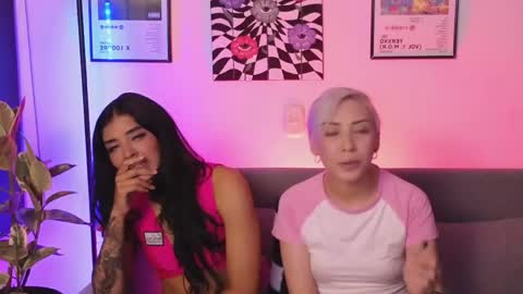 Snapshot of violettgrey_ chatting on 05.15.26 Violet online show from 05.15.26