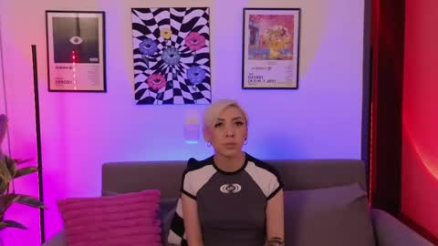 Snapshot of violettgrey_ chatting on 05.26.26 Violet online show from 05.26.26
