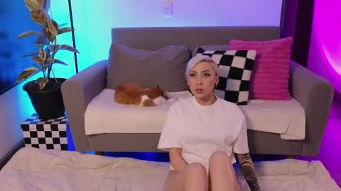 Snapshot of violettgrey_ chatting on 05.27.26 Violet online show from 05.27.26