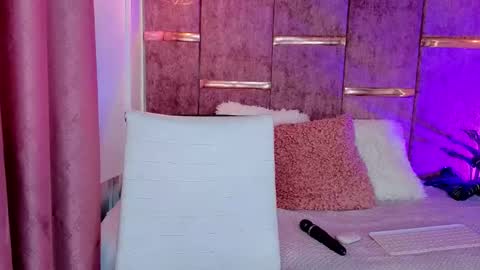 viollettebylyly online show from 10.02.25