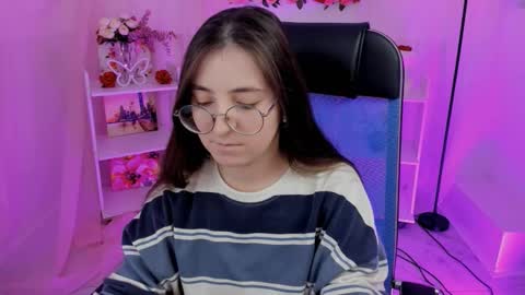 Snapshot of virtualvoyant chatting on 09.26.25 your love online show from 09.26.25