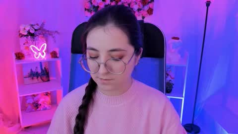 Snapshot of virtualvoyant chatting on 10.16.25 your love online show from 10.16.25