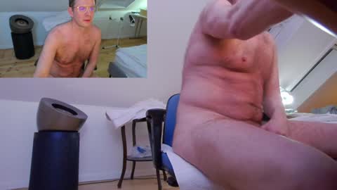 Snapshot of vitachef7 chatting on 12.22.24 viahuer7 online show from 12.22.24