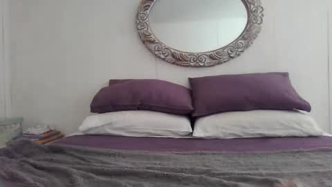 Snapshot of vivi_bee chatting on 12.13.24 vivian online show from 12.13.24