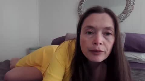 Snapshot of vivi_bee chatting on 12.16.24 vivian online show from 12.16.24