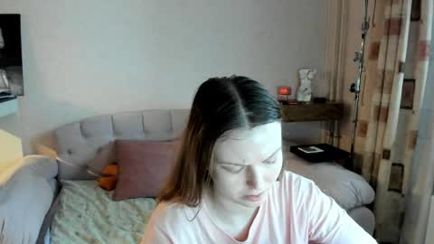 Snapshot of vivian_alison chatting on 04.26.26 vivian_alison online show from 04.26.26