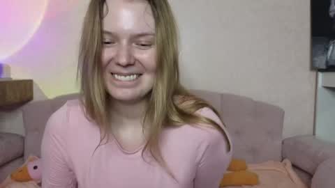 Snapshot of vivian_alison chatting on 05.15.26 vivian_alison online show from 05.15.26