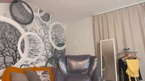 Vivian Evans online show from 05.13.26