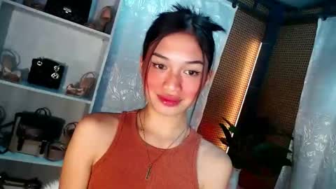 Snapshot of vivian_roberts chatting on 01.06.25 Vivian online show from 01.06.25