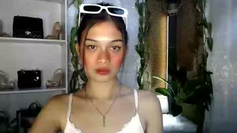 Snapshot of vivian_roberts chatting on 01.08.25 Vivian online show from 01.08.25