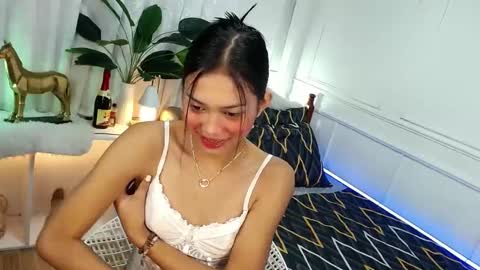 Snapshot of vivian_roberts chatting on 03.05.25 Vivian online show from 03.05.25