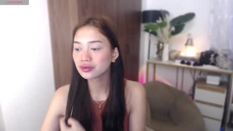 Snapshot of vivian_roberts chatting on 10.21.25 Vivian online show from 10.21.25