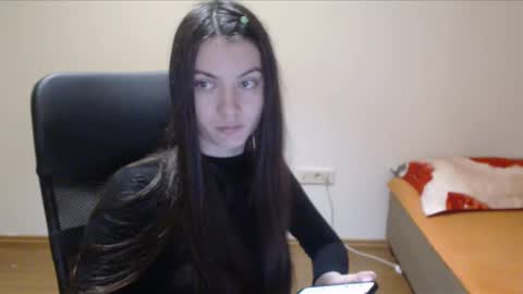 Snapshot of vivianngray chatting on 12.13.24 Vivian Gray online show from 12.13.24