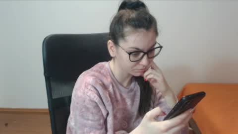 Snapshot of vivianngray chatting on 02.04.25 Vivian Gray online show from 02.04.25