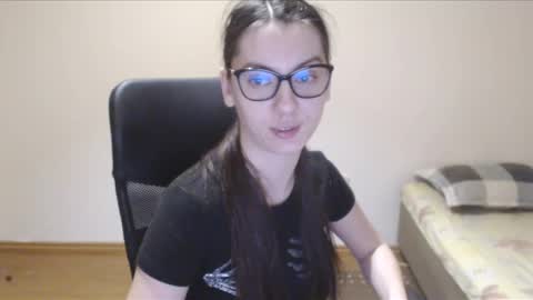 Snapshot of vivianngray chatting on 03.07.25 Vivian Gray online show from 03.07.25