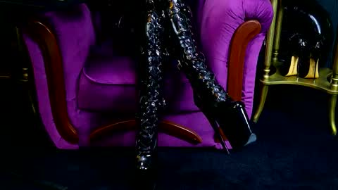 Vivian Reeve online show from 10.30.25