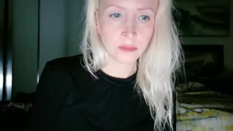Snapshot of vivians_roses chatting on 07.08.26 Vivians Roses online show from 07.08.26