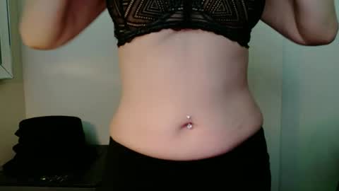 Snapshot of vivians_roses chatting on 07.24.26 Vivians Roses online show from 07.24.26
