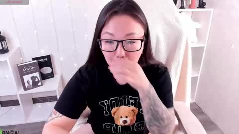 Snapshot of vivien_montclair chatting on 04.20.26 Vivien online show from 04.20.26