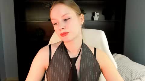 Snapshot of vivienleeigh chatting on 01.18.26 Vivien online show from 01.18.26