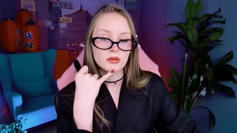 Snapshot of vivienleeigh chatting on 02.06.26 Vivien online show from 02.06.26