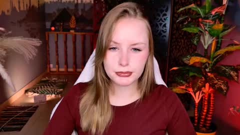 Snapshot of vivienleeigh chatting on 02.10.26 Vivien online show from 02.10.26