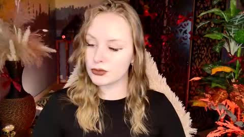 Snapshot of vivienleeigh chatting on 02.13.26 Vivien online show from 02.13.26