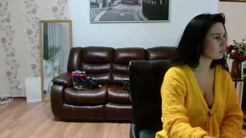 Snapshot of vivienne17 chatting on 02.22.25 vivienne online show from 02.22.25