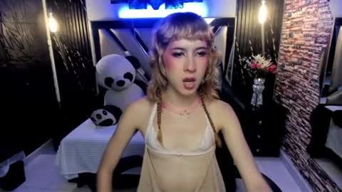 vivienne hadid online show from 06.26.26