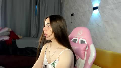Snapshot of vivienne_thea chatting on 07.26.26 Vivienne online show from 07.26.26