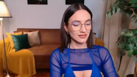 Snapshot of vivienneclement chatting on 05.03.26 Vivienne online show from 05.03.26