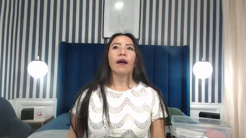Snapshot of viviennerosette chatting on 10.18.25 Vivian online show from 10.18.25