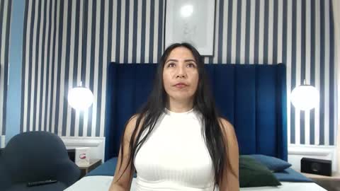 Snapshot of viviennerosette chatting on 10.20.25 Vivian online show from 10.20.25