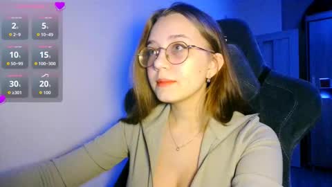 Snapshot of vivivivikkie chatting on 12.17.25 vivivivikkie online show from 12.17.25