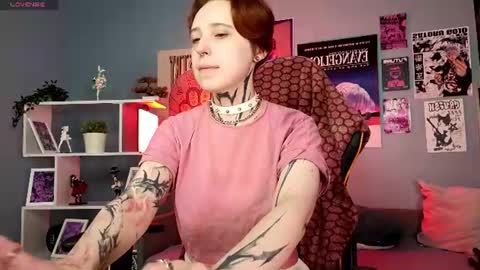 Snapshot of vixen_noir chatting on 07.23.26 Alice online show from 07.23.26