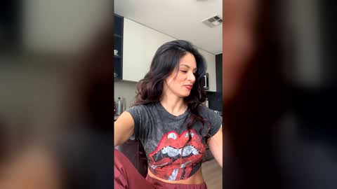 Snapshot of vixenblade chatting on 01.10.26 vixenblade online show from 01.10.26